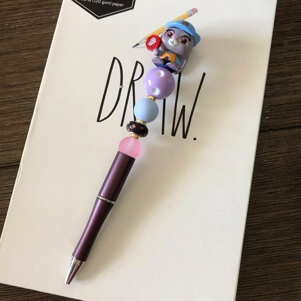 Disney Doorables: Zootopia: Judy Hopps as crossing guard handmade beaded pen